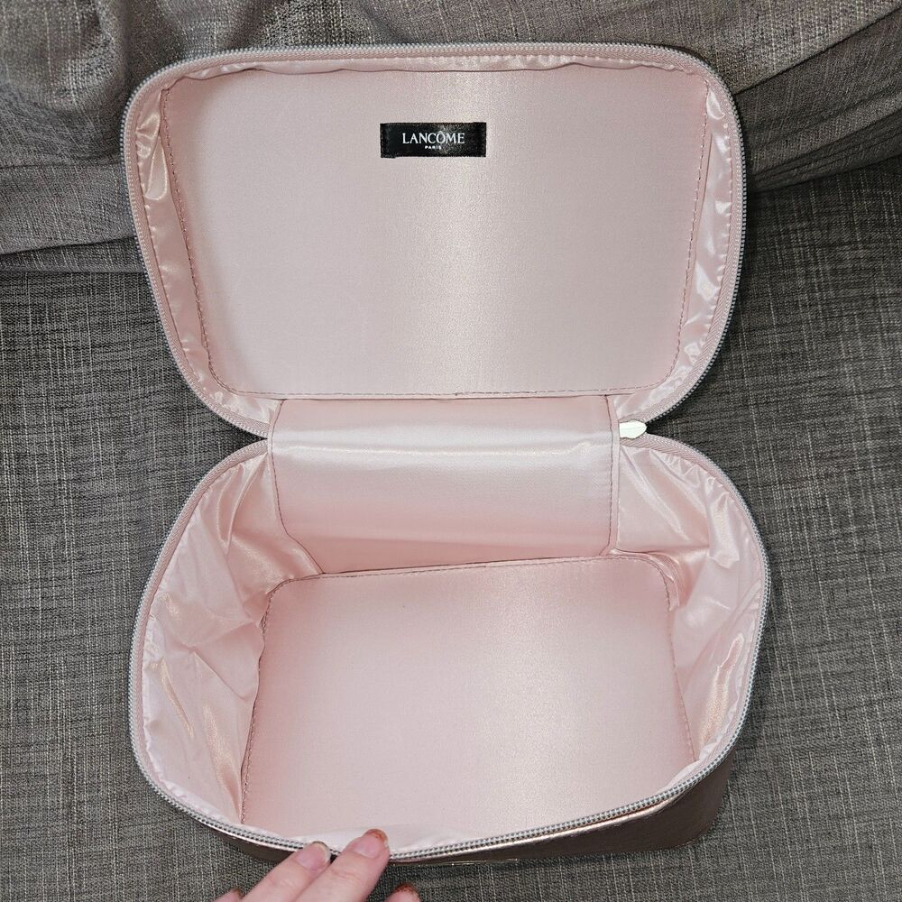 LANCOME Metallic Pink Makeup Case With Idole Eyeshadow Pallet and Makeup Remover - Picture 8 of 8